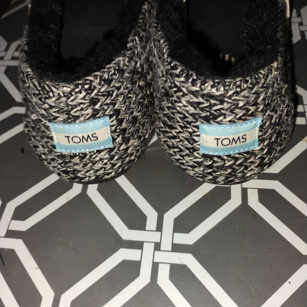 TOMS - Picture 3 of 3